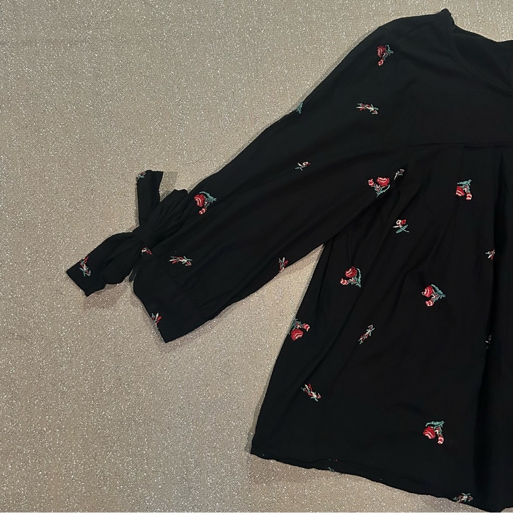Rose embroidered black swing blouse, size M - Picture 8 of 12